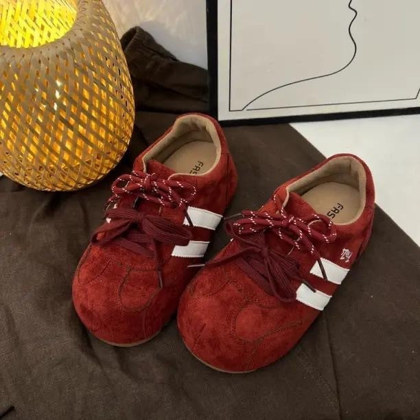Damen modische Riemchen Sneaker aus Wildleder R&B