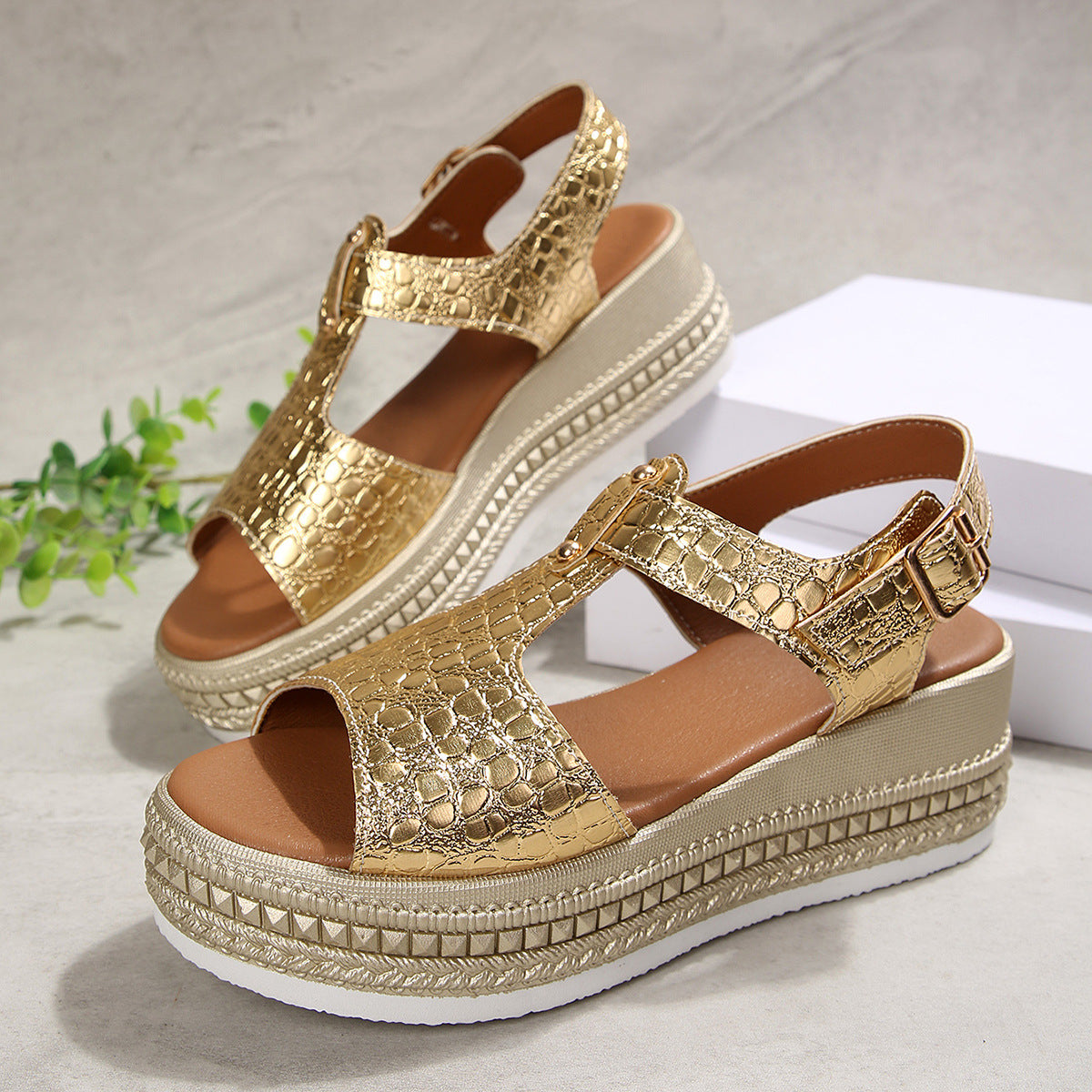 Damen Wedge-Sandalen mit strukturiertem Obermaterial und komfortablem Fußbett R&B