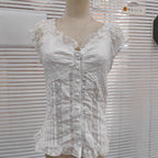 Damenbluse mit romantischem Rüschendesign und dekorativen Knopfdetails R&B