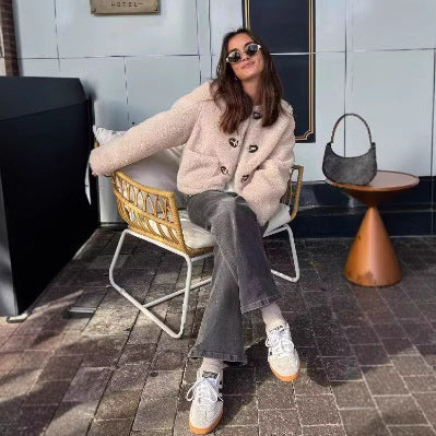 Damen Kuschelige Teddyjacke mit großen Taschen und dekorativen Verschlüssen