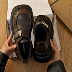 Damen elegante Loafers mit Metallakzent und robuster Sohle R&B