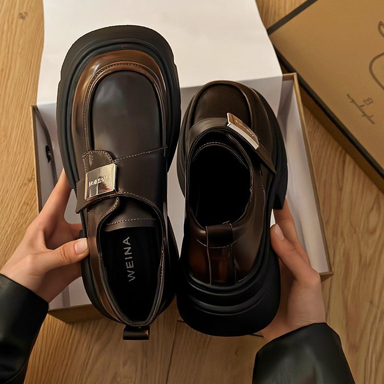 Damen elegante Loafers mit Metallakzent und robuster Sohle R&B