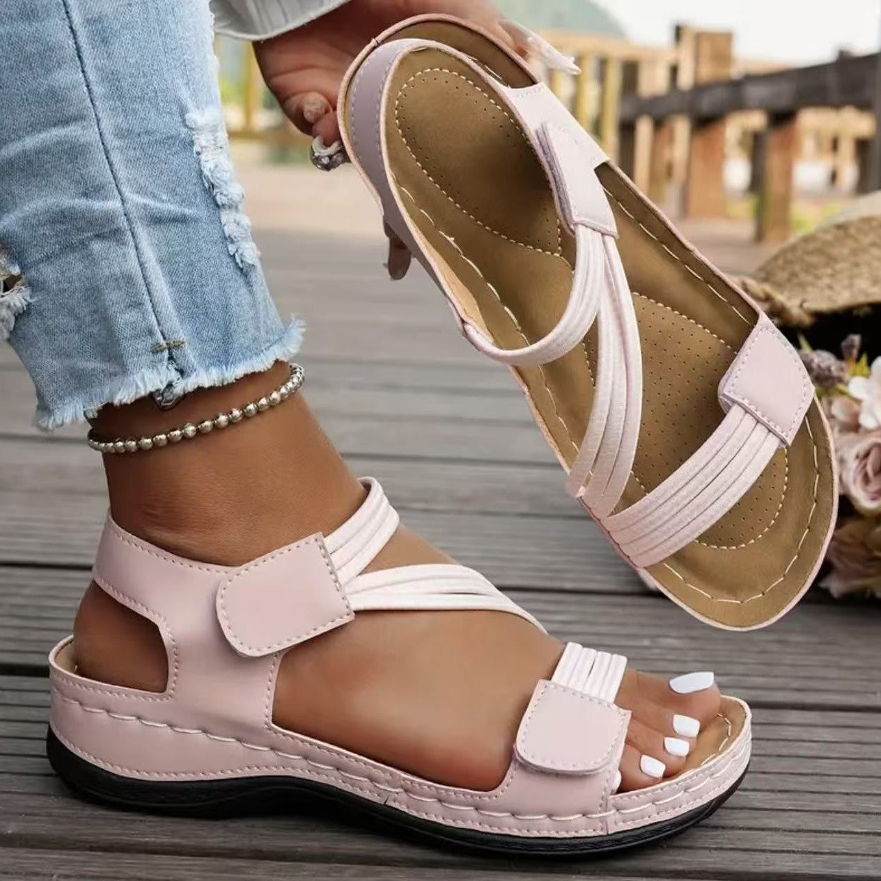 Damen Komfortable Sandalen mit verstellbaren Riemen und ergonomischem Fußbett R&B