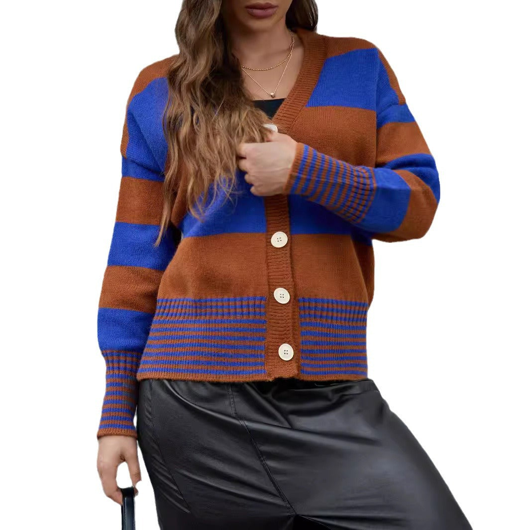 Damen Langarm-Strickjacke mit modernen Streifen und Knopfdetails R&B