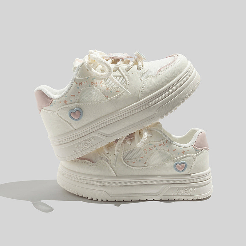 Damen Sneakers mit verspieltem Herzen-Motiv und atmungsaktiver Oberflächenstruktur R&B