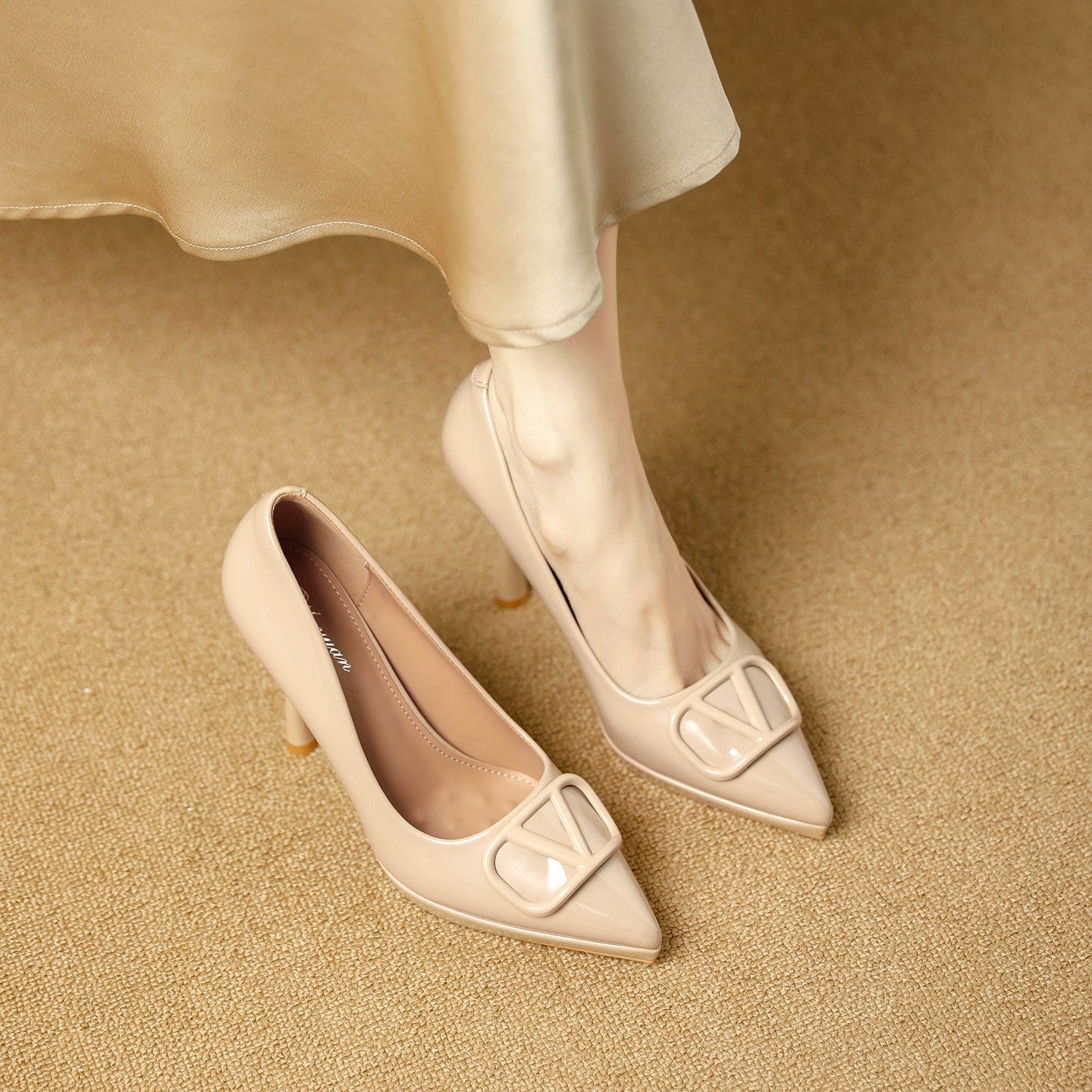 Damen Hochglanz Pumps mit dekorativem Schleifenakzent