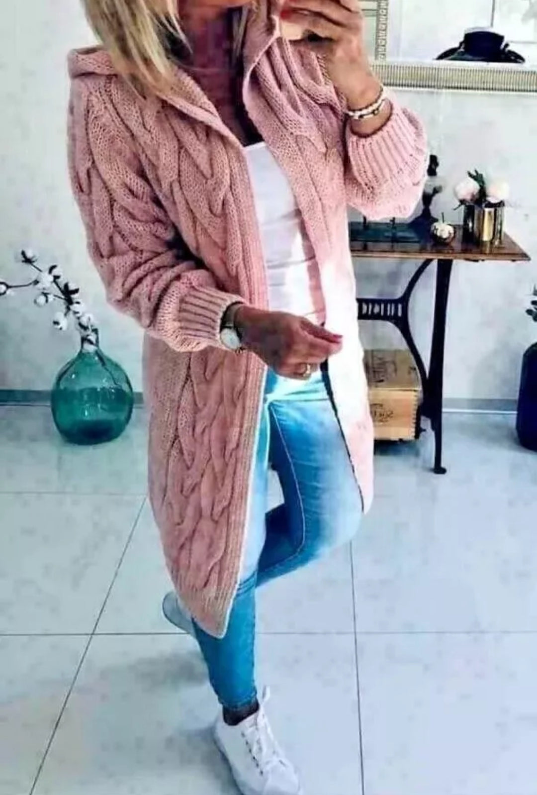 Damen Strickjacke mit tiefen Taschen und kunstvollem Zopfdesign R&B