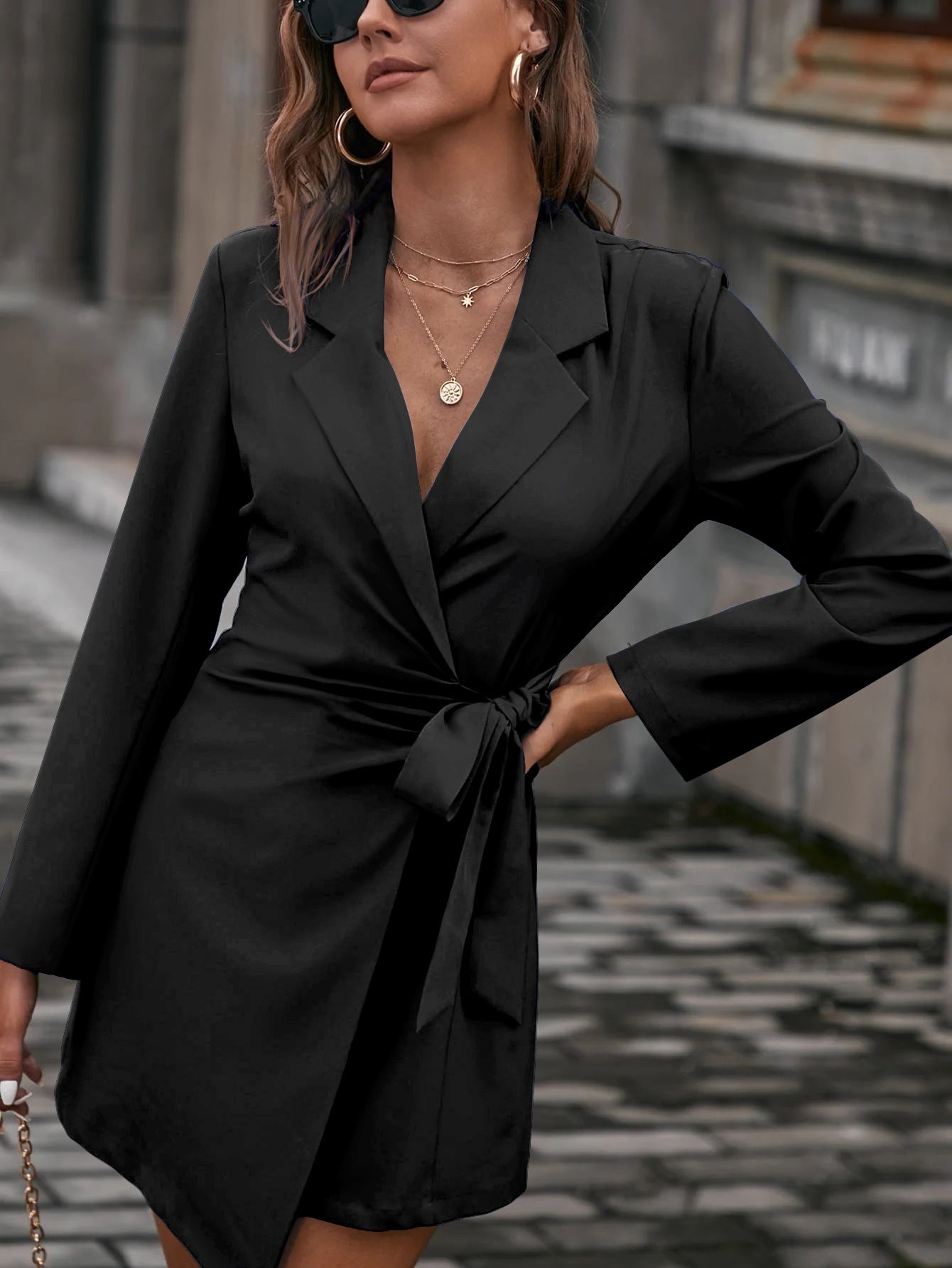 Damen Wickelkleid mit tailliertem Schnitt und breitem Kragen R&B