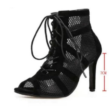 Damen Peep-Toe Stiefeletten aus atmungsaktivem Netzmaterial mit eleganten Schnürdetails R&B