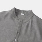 Herren Kurzarmhemd mit modernem Henley-Ausschnitt und entspannter Passform