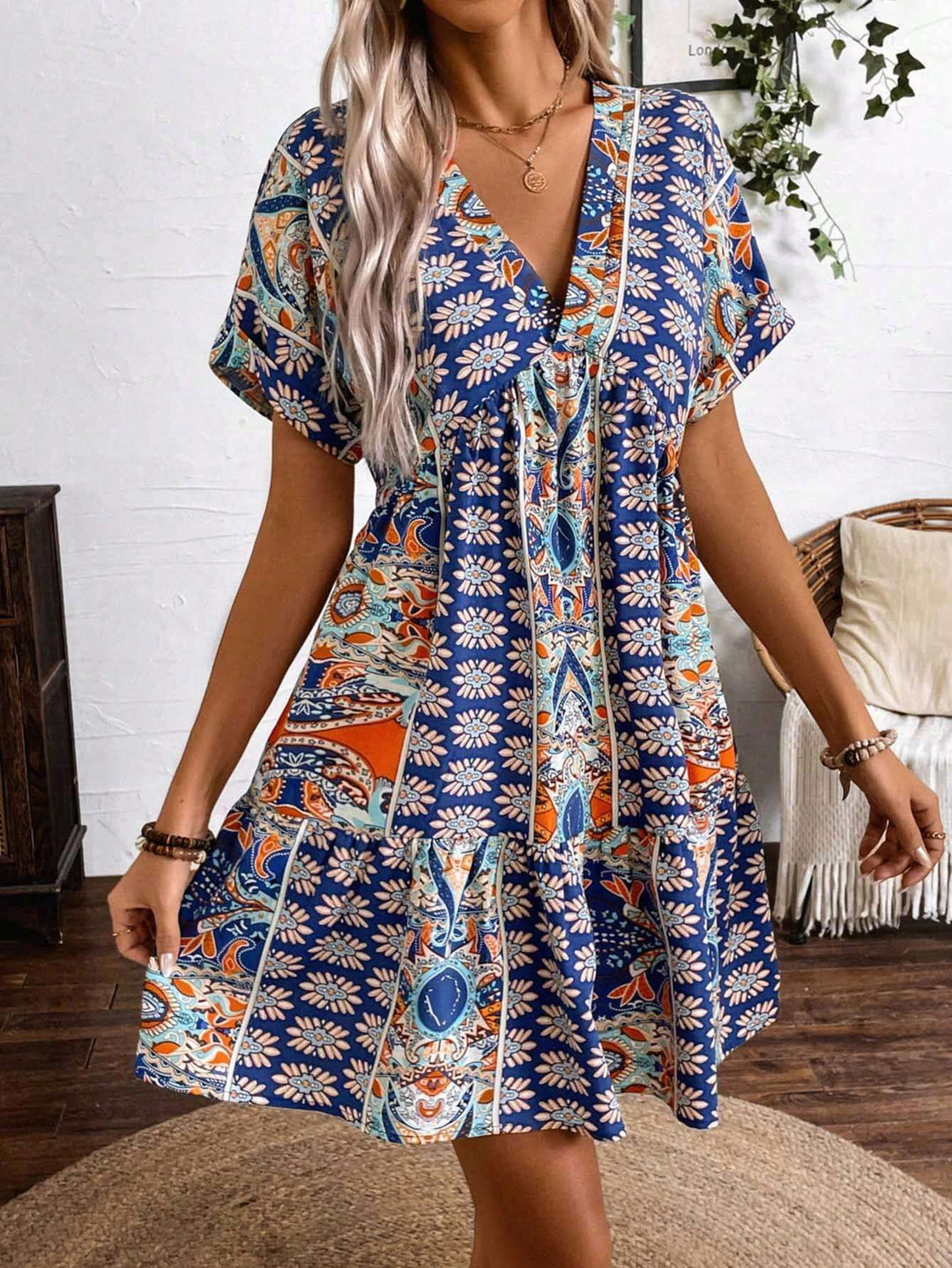 Damen luftiges Sommerkleid mit V-Ausschnitt und Volant R&B