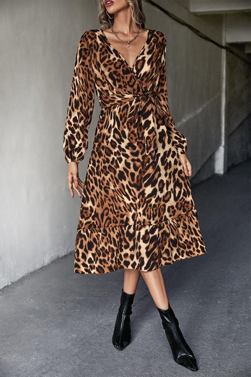 Damen Wickelkleid im modischen Leopardenmuster mit elastischem Taillengürtel R&B