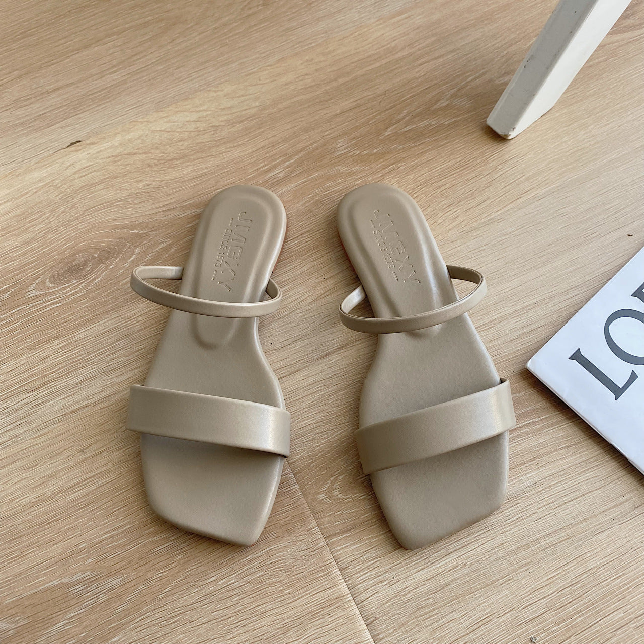 Damen Minimalistische Riemensandaletten mit elegantem Design und bequemer Fußbettgestaltung