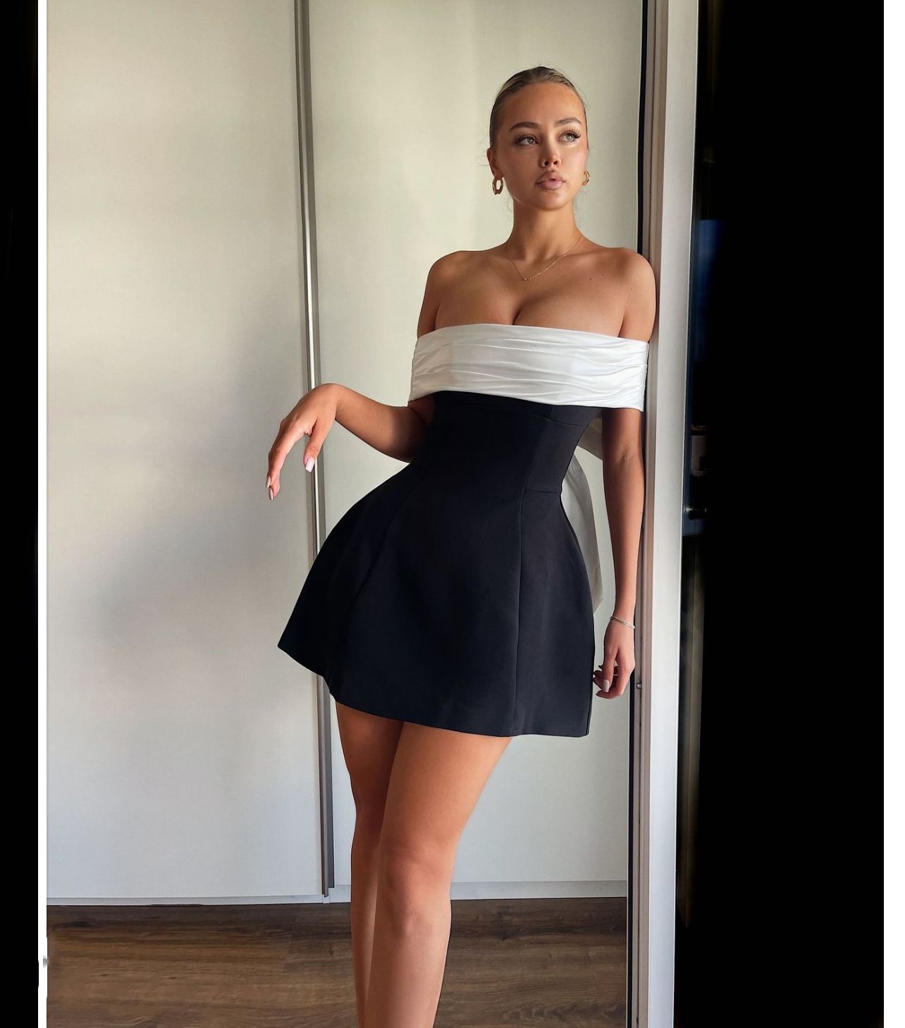 R&B | Ein-Wort-Schulter schwarz-weißes Kleid mit kontrastierender Schleife