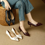 Damen elegante Blockabsatz-Pumps mit modischer Schnallenapplikation