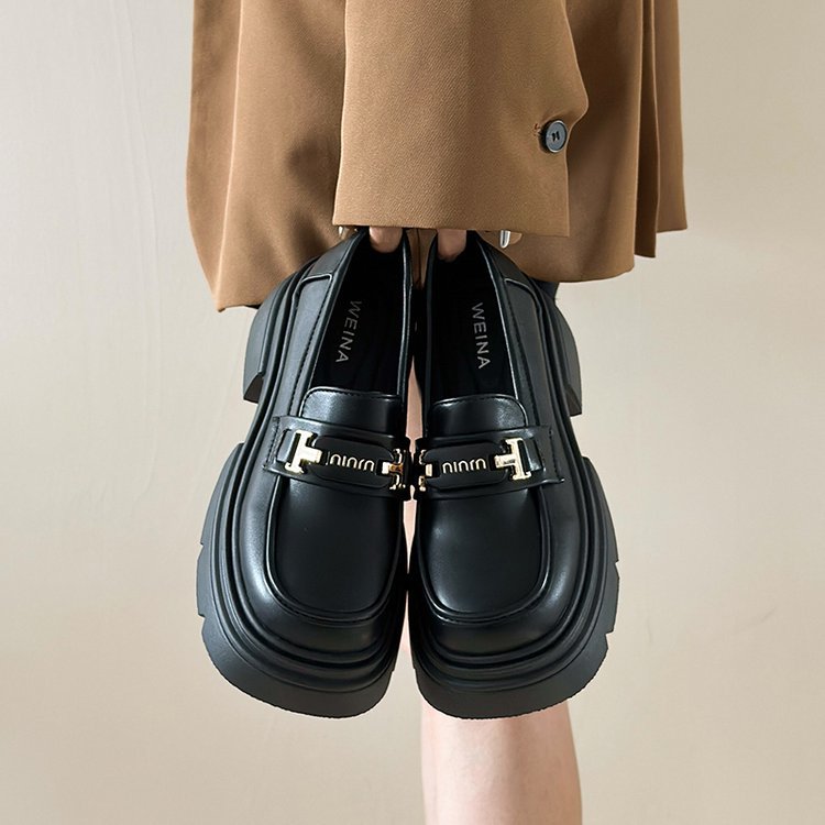 Damen elegante und komfortable Loafers mit glänzender Oberfläche und modischem Schnallenverschluss R&B