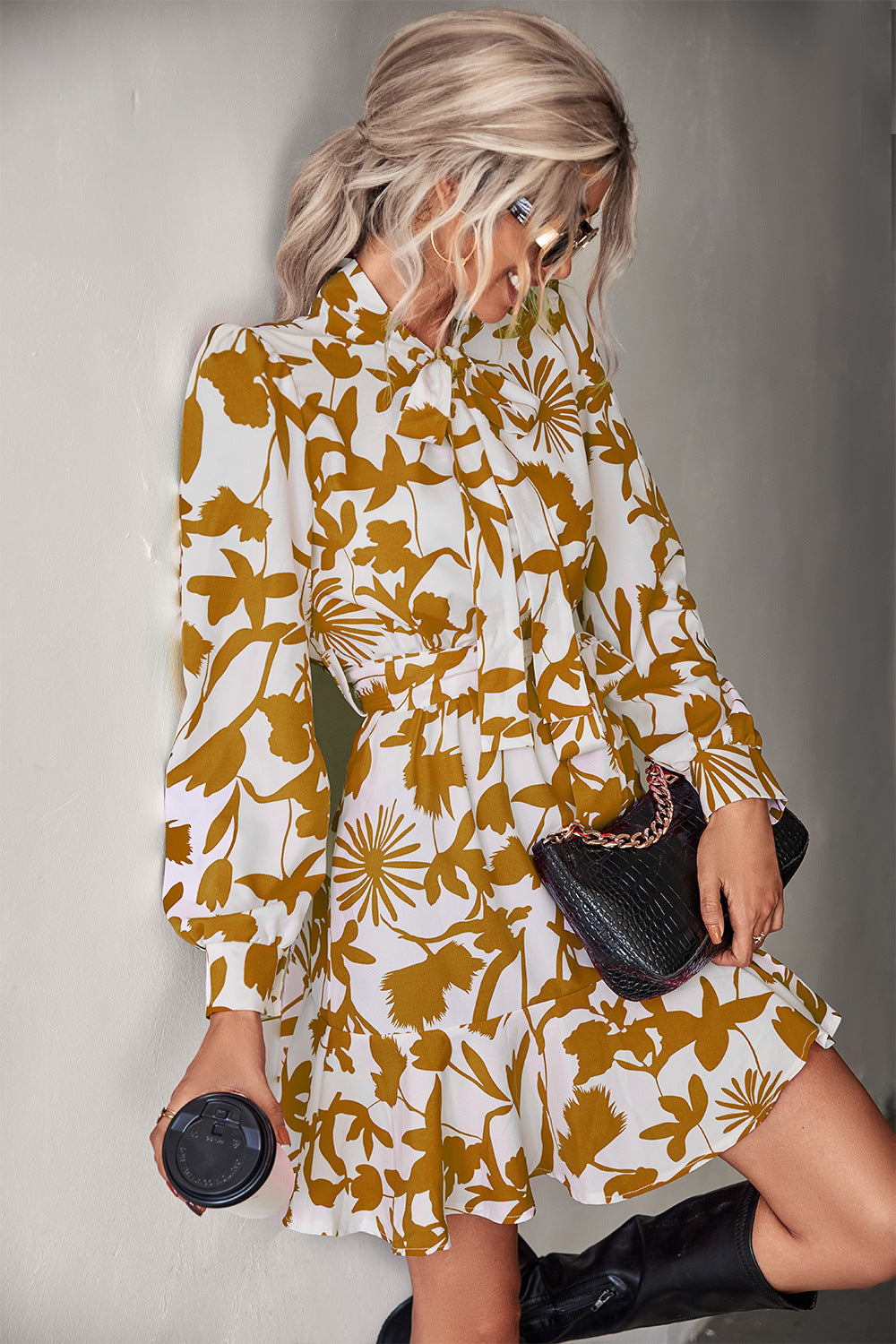 Damen Kleid mit hochgeschlossenem Kragen und modischem Blumendruck R&B