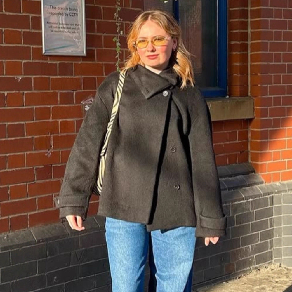 Damen cozy Wolljacke mit hohem Kragen und Knopfdetails R&B