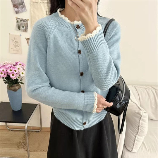 Damen Strickjacke mit Knopfdetails und dekorativem Kragen R&B