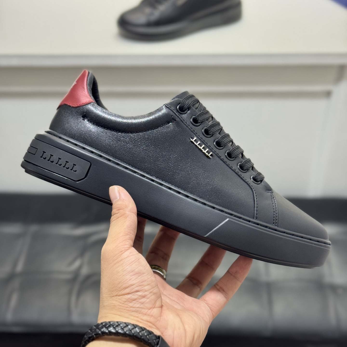 Damen Klassische Sneakers mit eleganten Akzenten von R&B