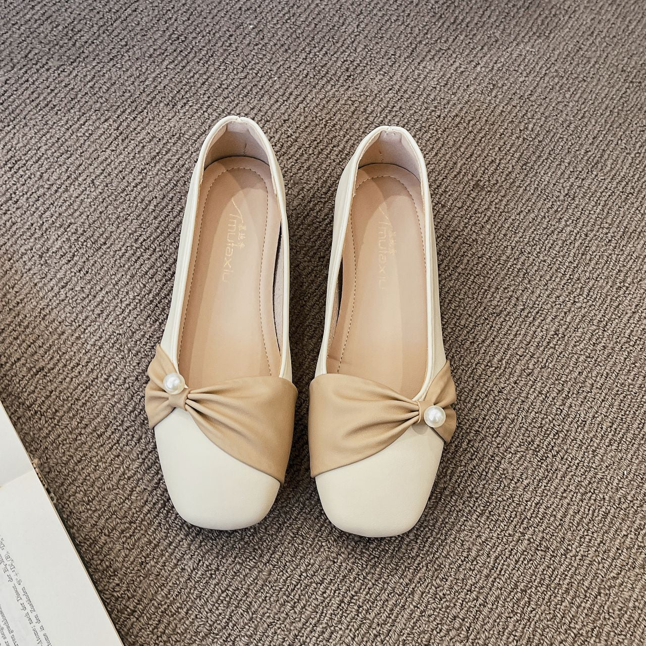 Damen elegante Ballerinas mit modischer Rüschendetail und Perlenakzent R&B