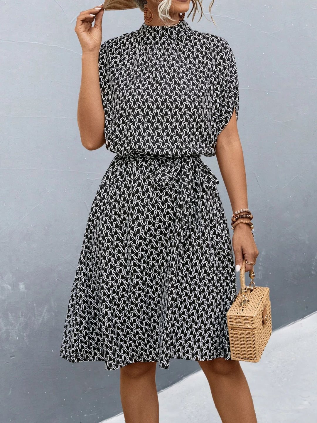 Damen Midikleid mit elegantem Bindegürtel und modischem Stehkragen R&B