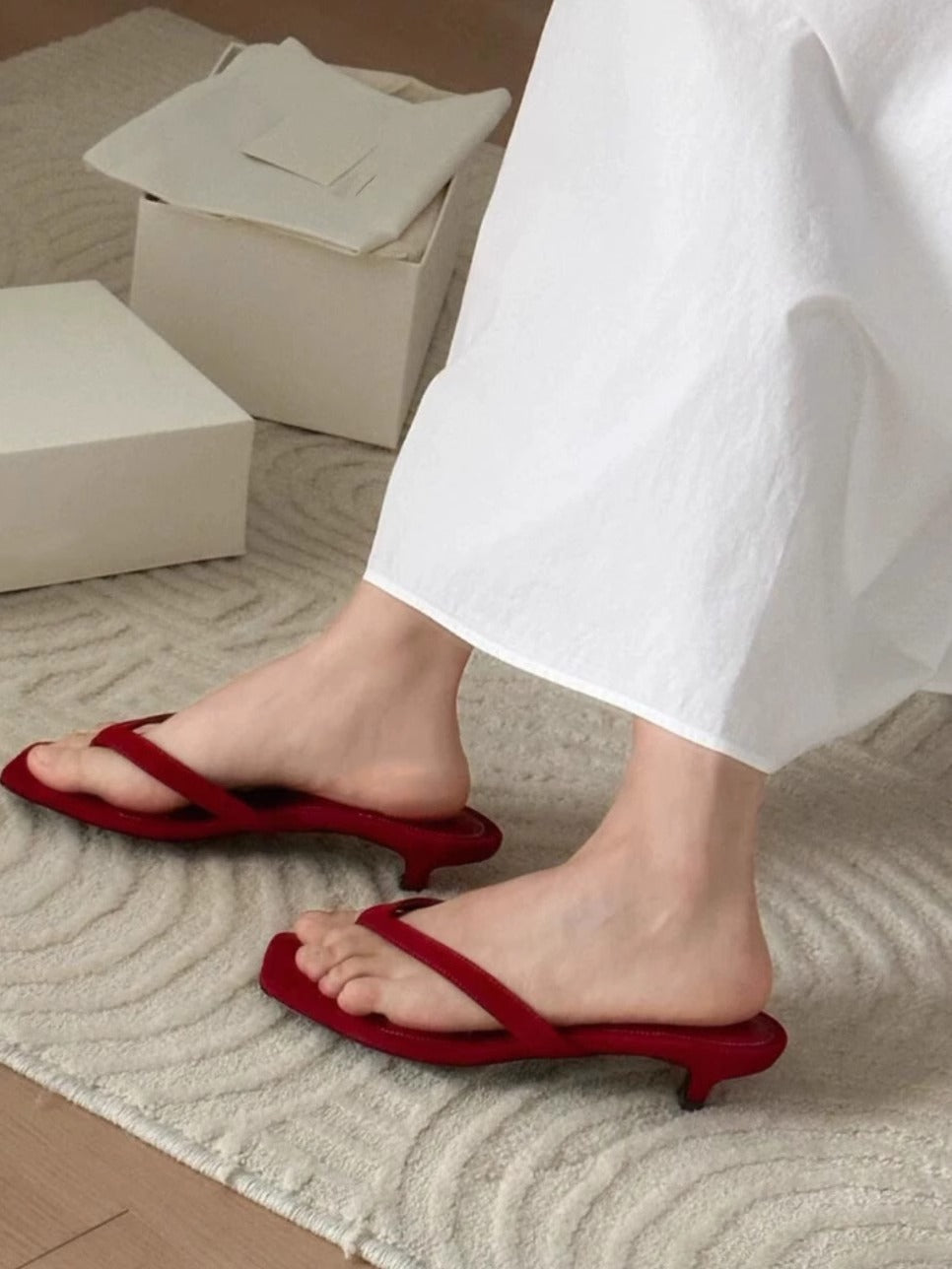 Damen elegante Strandsandalen mit schmalen Riemen von