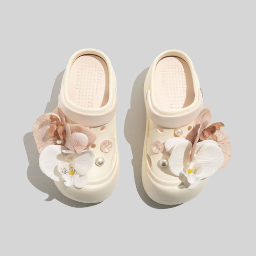 Damen Modische Clogs mit floralen Akzenten und eleganten Details R&B