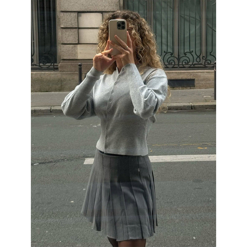 Damen modische Strickjacke mit plissierten Ärmeln und Knopfdetails R&B