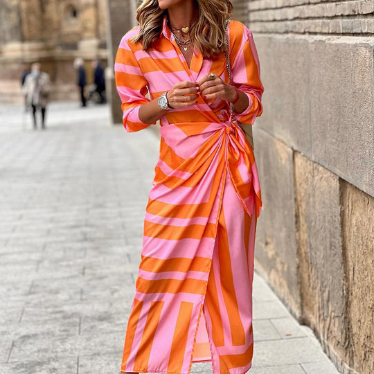 Damen Midikleid mit elegantem Wickeldesign und strukturiertem Muster R&B
