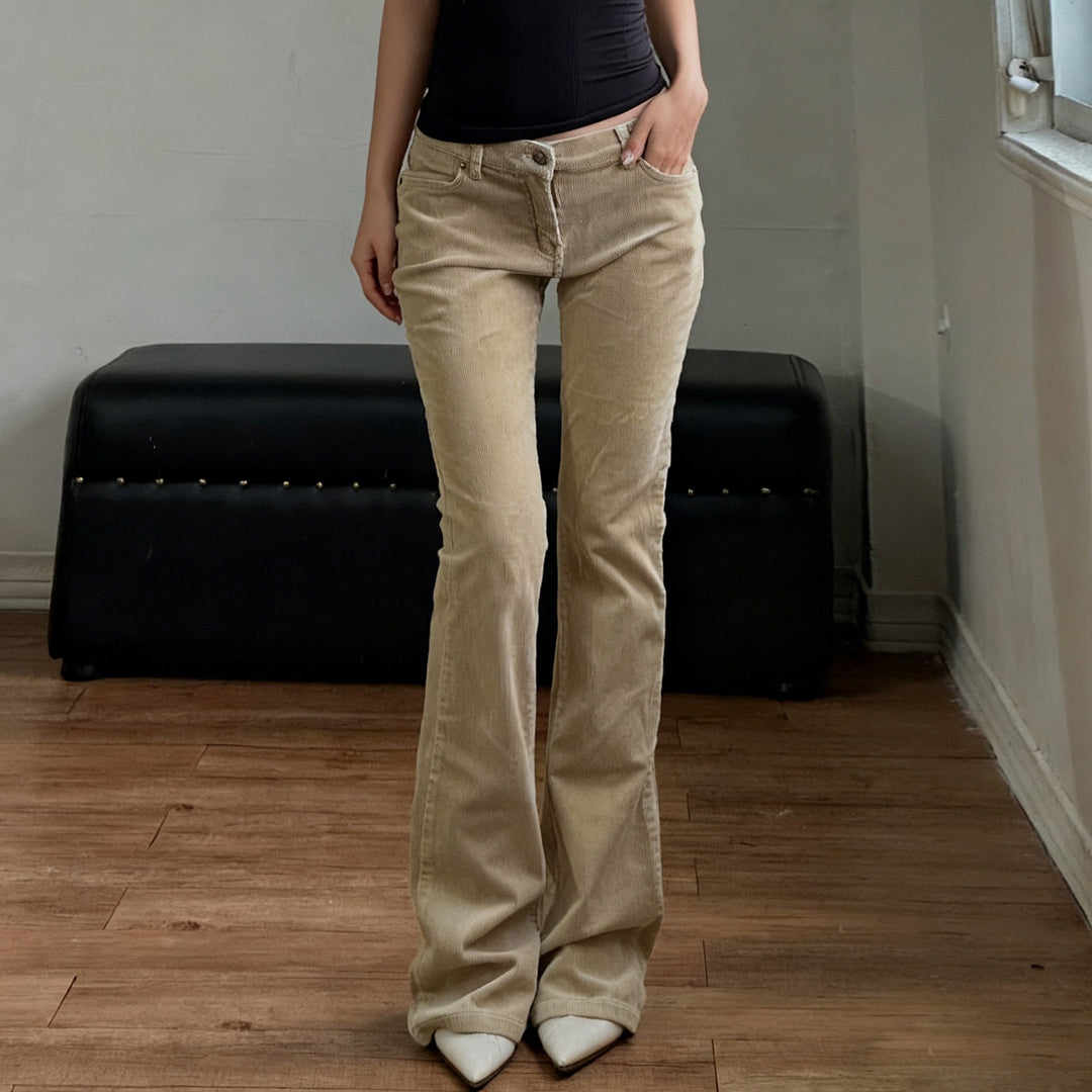 Damen Flared Jeans mit klassischem High-Waist-Schnitt und modischen Details R&B