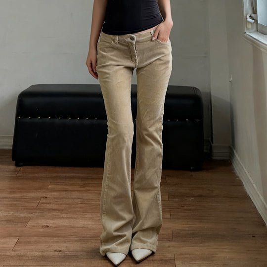 Damen Flared Jeans mit klassischem High-Waist-Schnitt und modischen Details R&B