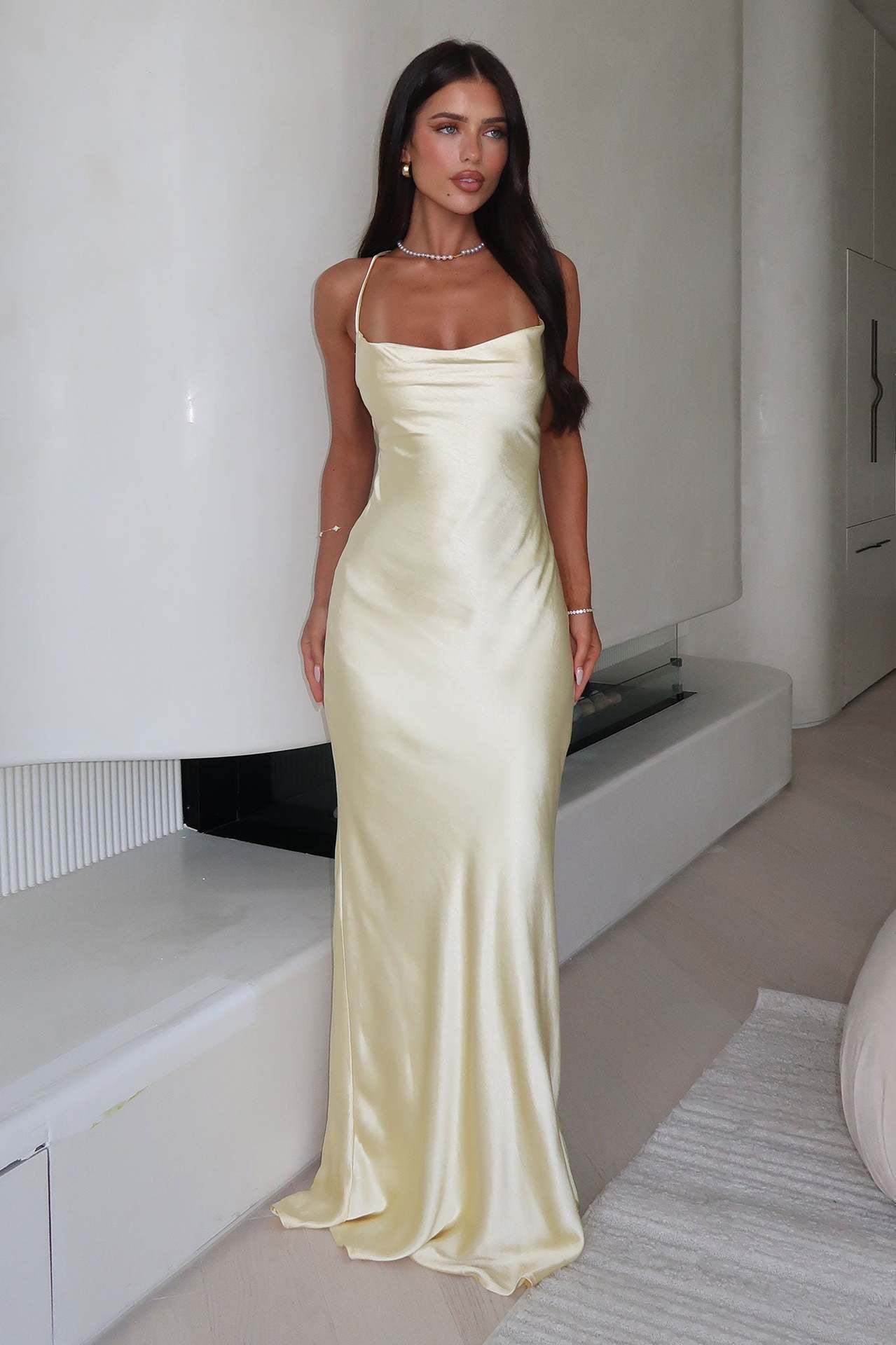 Damen Elegantes Satinabendkleid mit spaghettiträgern und fließendem Schnitt R&B