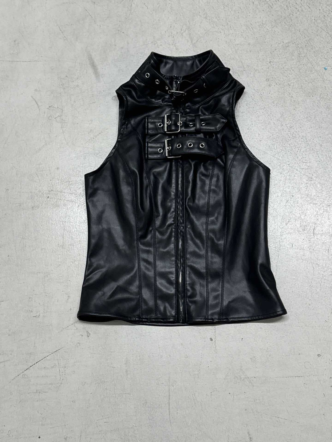Damen Kunstleder-Crop-Top mit dekorativen Schnallen und hochgeschlossenem Kragen R&B