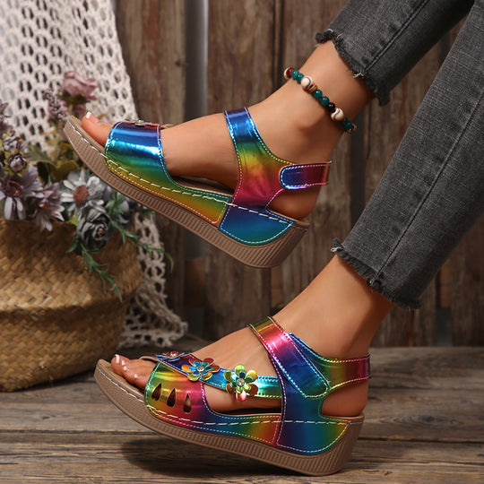 Damen Plateau-Sandalen mit floralen Akzenten und buntem Design R&B