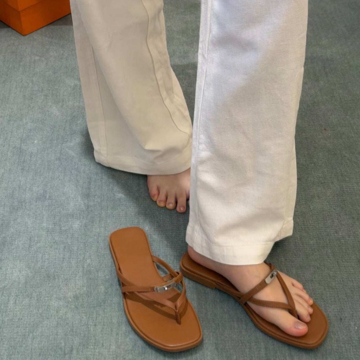 Damen Zehentrenner-Sandalen mit eleganten Riemchen und komfortablem Fußbett R&B