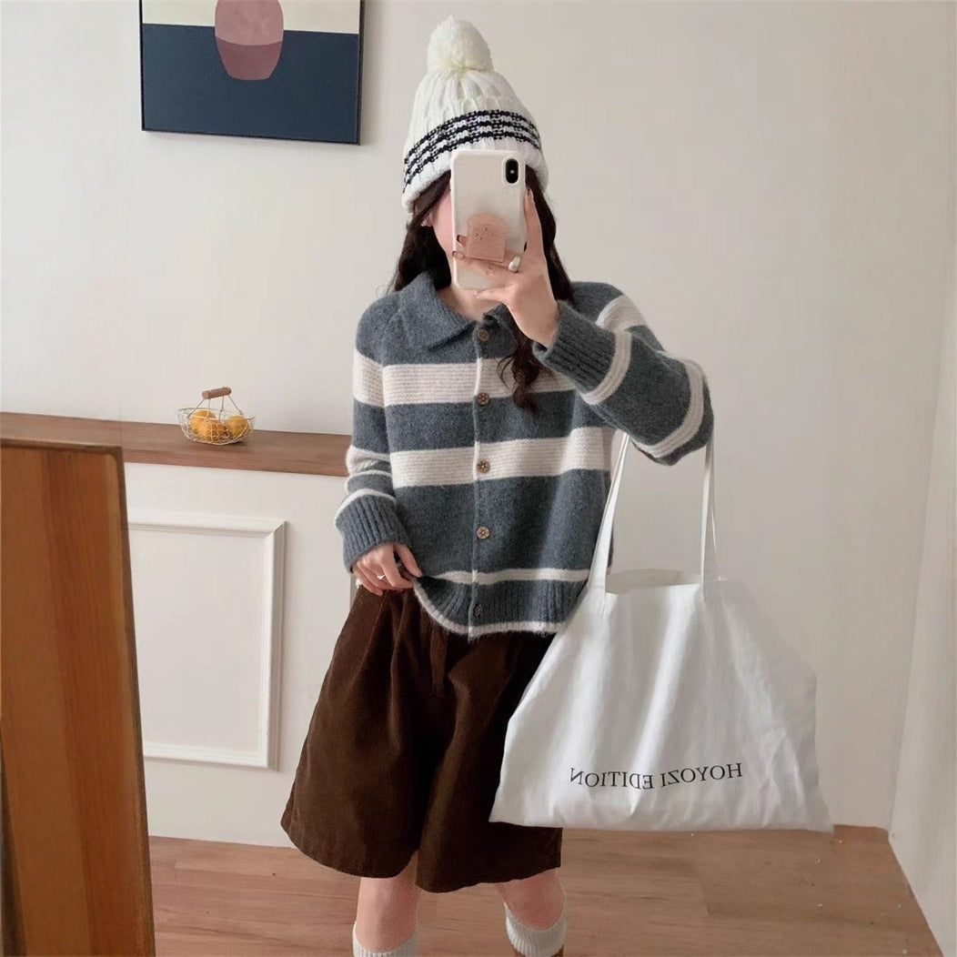 Damen Strickjacke mit charakteristischem Kragen und modischen Blockstreifen R&B