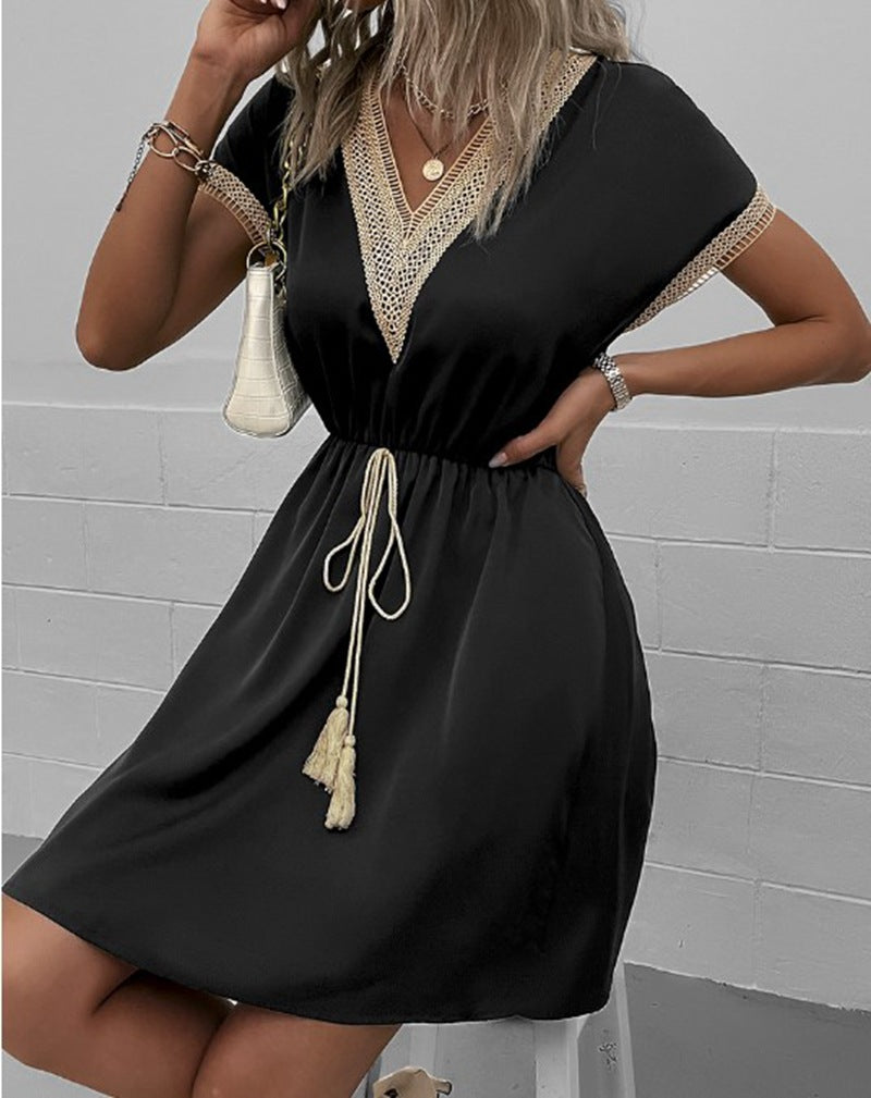 R&B | Kleid mit V-Ausschnitt aus Spitze