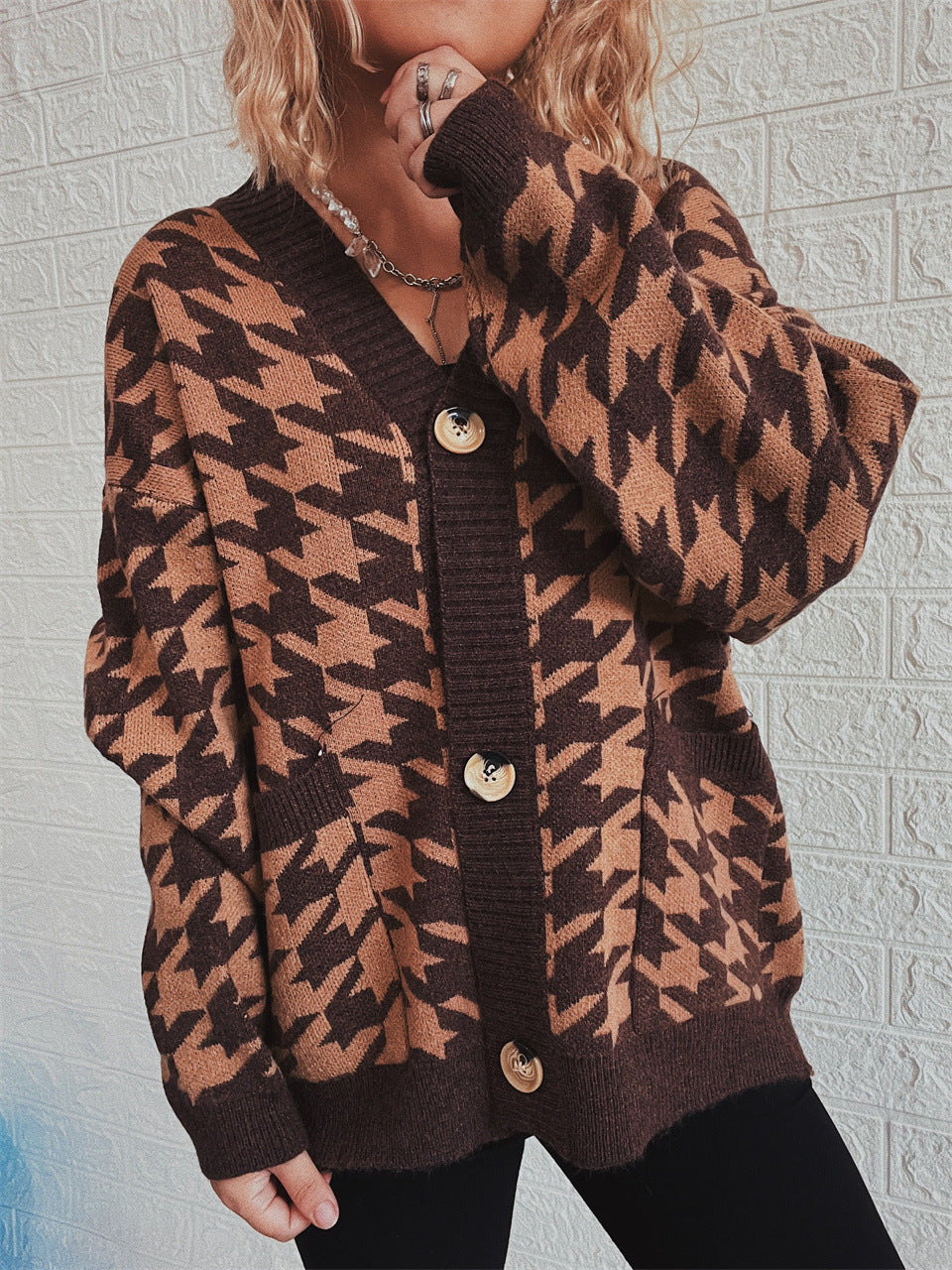Damen gemütlicher Strickcardigan mit modernen Hahnentrittmuster und Knopfdetails R&B
