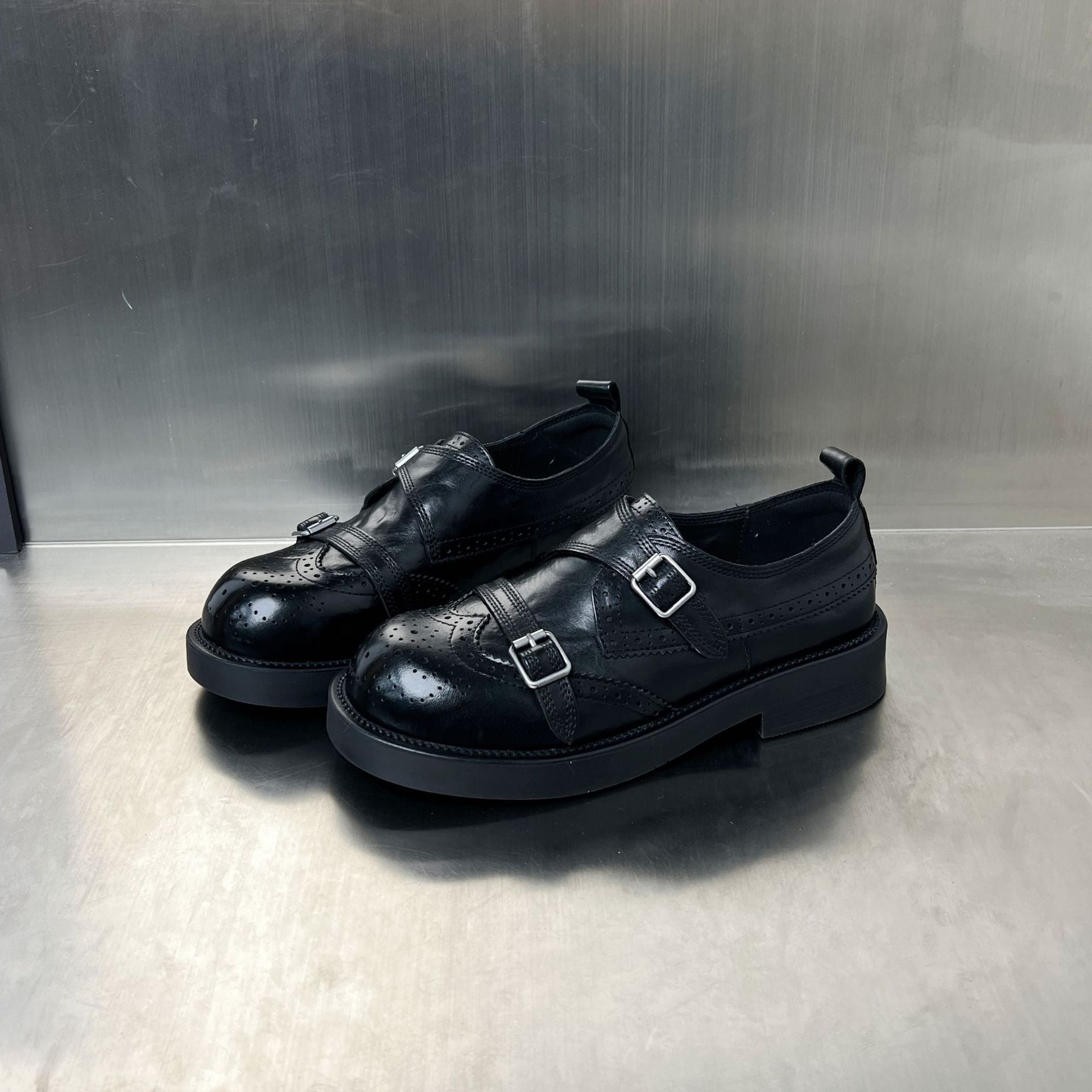 Damen elegante Doppel-Schnallen-Mokassins mit klassischem Broguemuster R&B