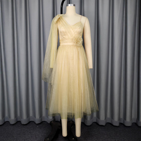 Damen glamouröses Cocktailkleid mit voluminösem Überwurf und floralen Akzenten R&B