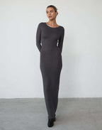 Damen figurbetontes Maxikleid aus hochwertigem Rippstrickstoff mit tiefem Ausschnitt R&B