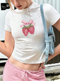 Damen Crop-T-Shirt mit verspieltem Erdbeer-Motiv und elegantem Halsabschluss R&B