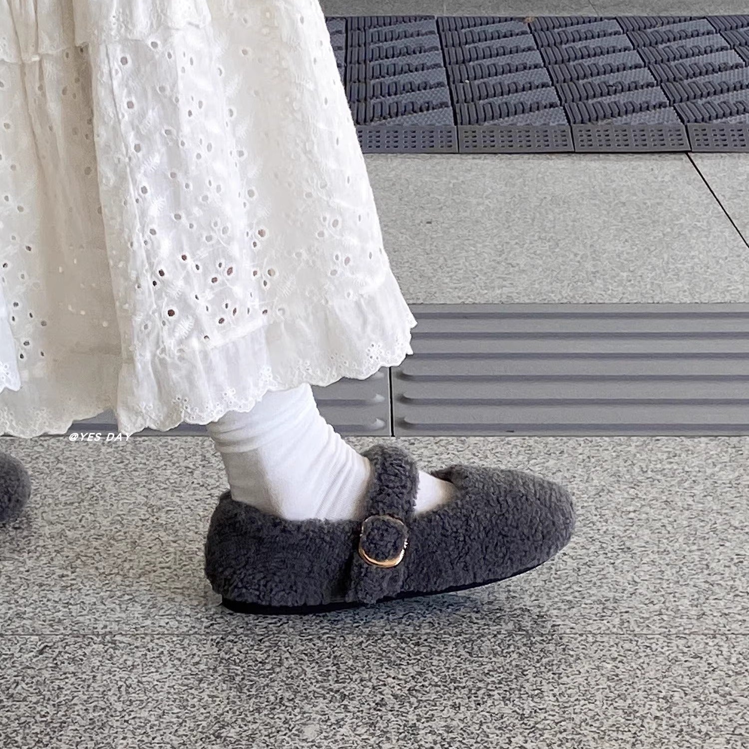 Damen Flauschige Hausschuhe mit eleganter Schnallen-Applikation R&B