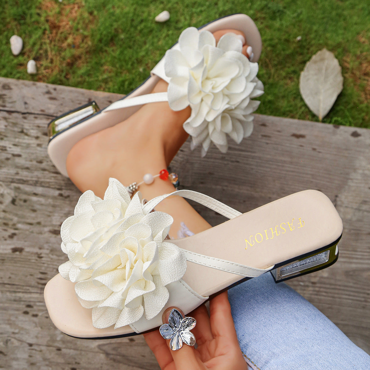 Damen Sandalen mit auffälligem Blumenapplikation und komfortablem Fußbett R&B