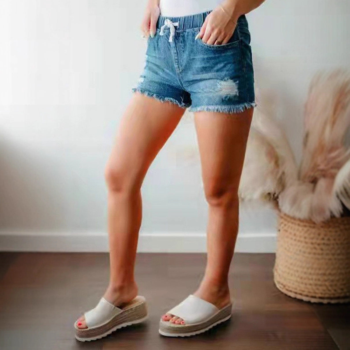 Damen Denim-Shorts mit elastischem Bund und modischen Destroyed-Elementen R&B
