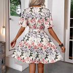 Damen Wickelkleid mit floralen Mustern und Rüschendetails R&B