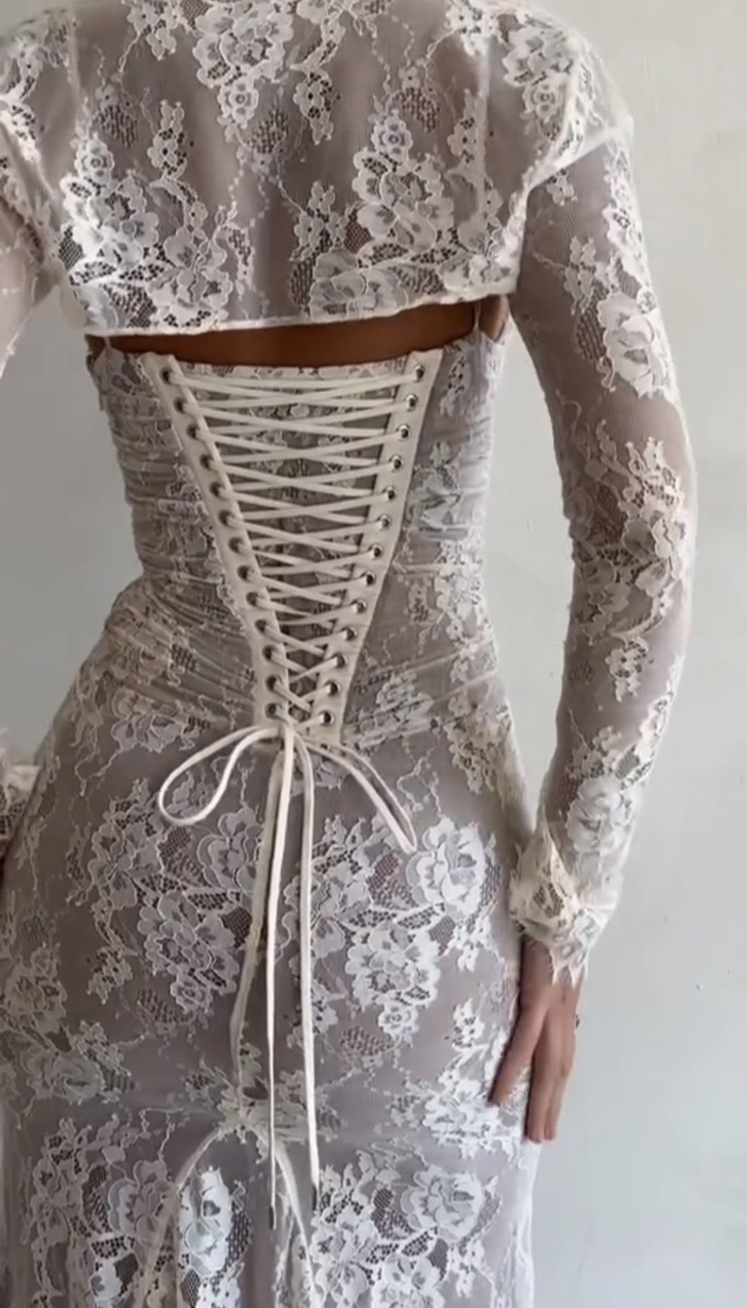 Damen Maxikleid aus zarter Spitze mit langen Ärmeln R&B