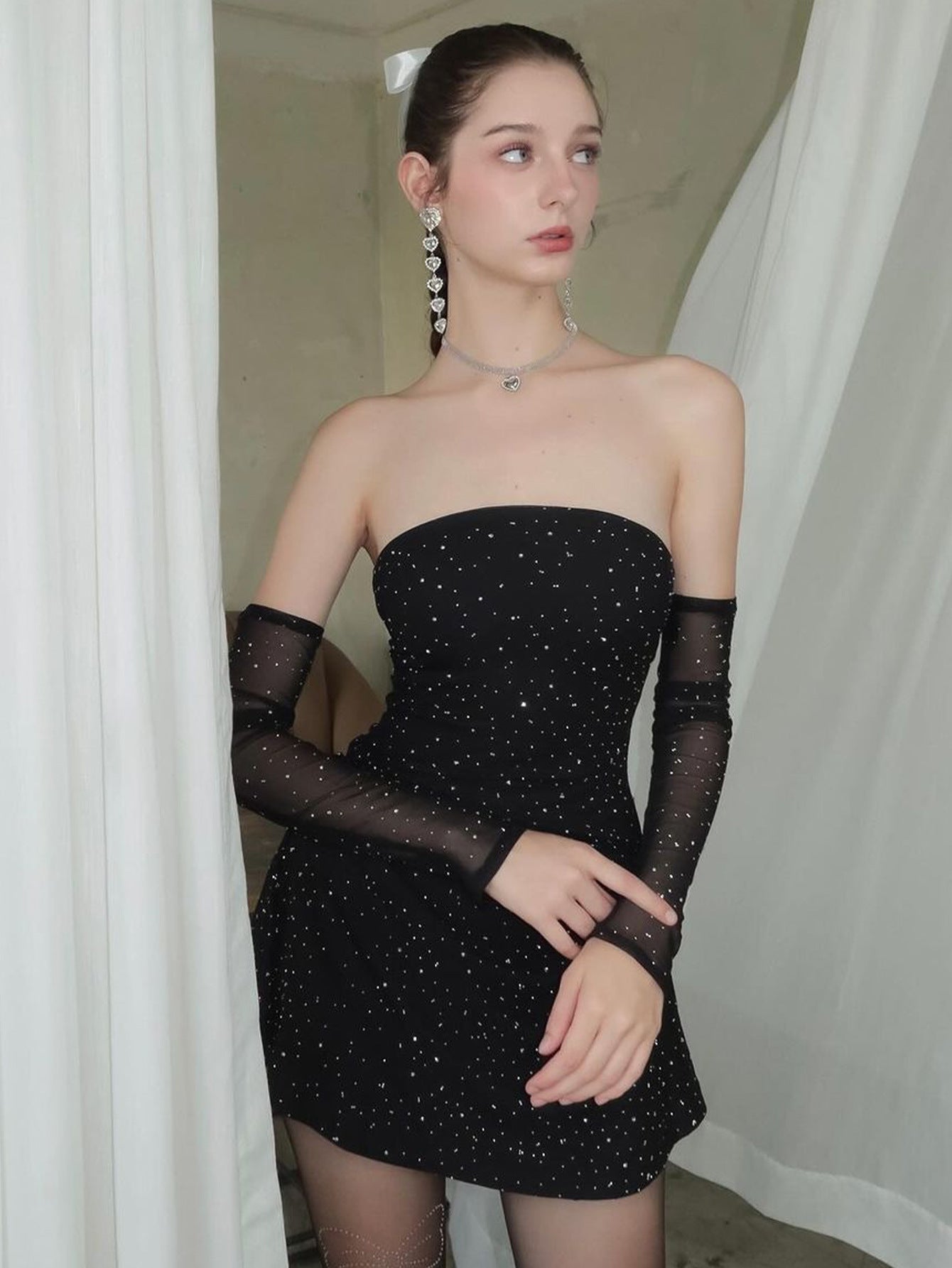 Damen Strapless Minikleid mit funkelnden Applikationen und transparenten Ärmeln R&B