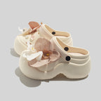 Damen Modische Clogs mit floralen Akzenten und eleganten Details